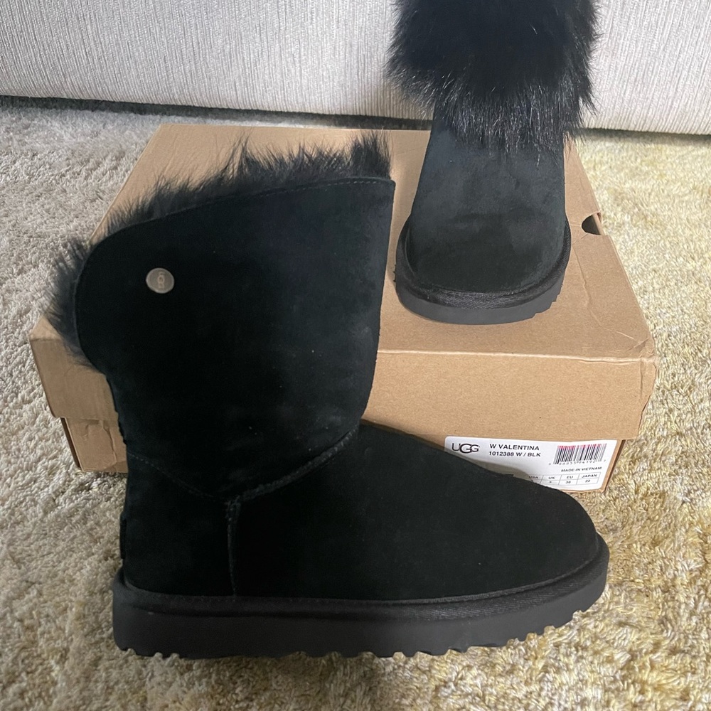 Womens Uggs - image 5